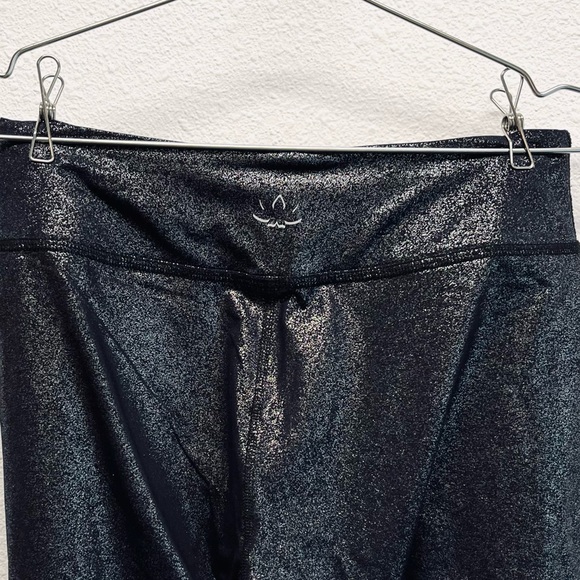 Beyond Yoga Twinkle Black with Silver Metallic Leggings - Picture 5 of 9